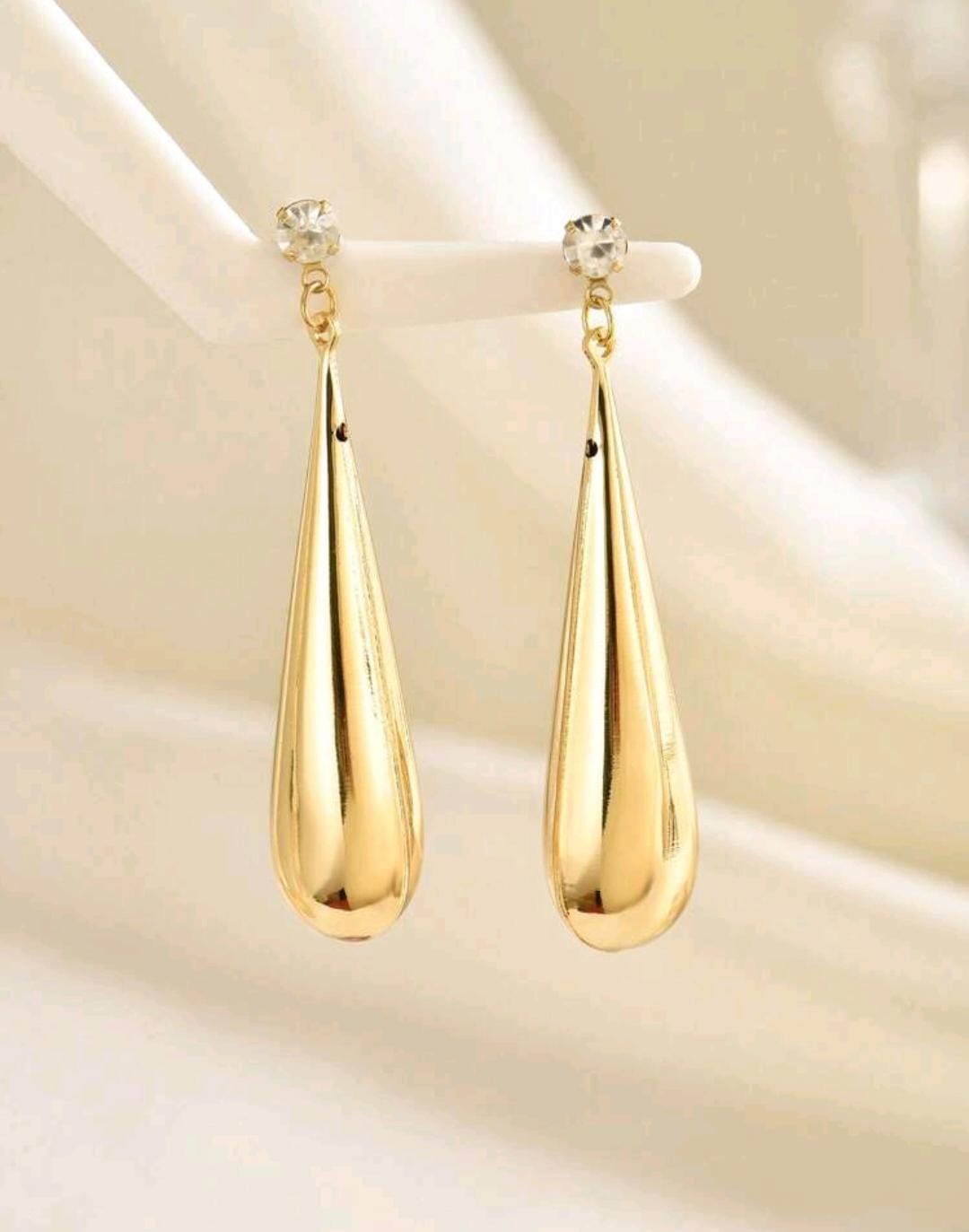 Droplet fashion earring