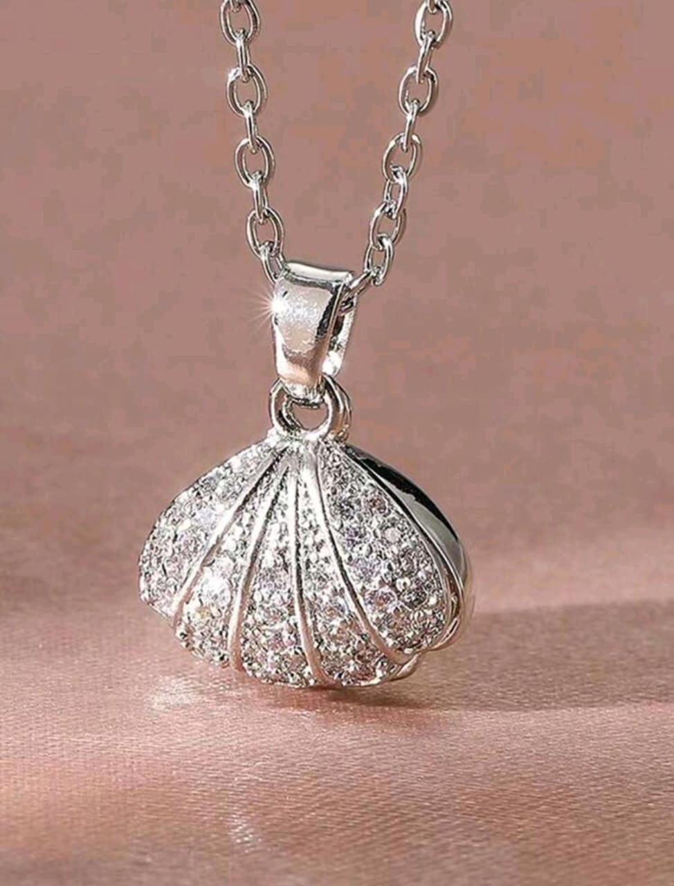 Sea shell pendant with pearl inside silver