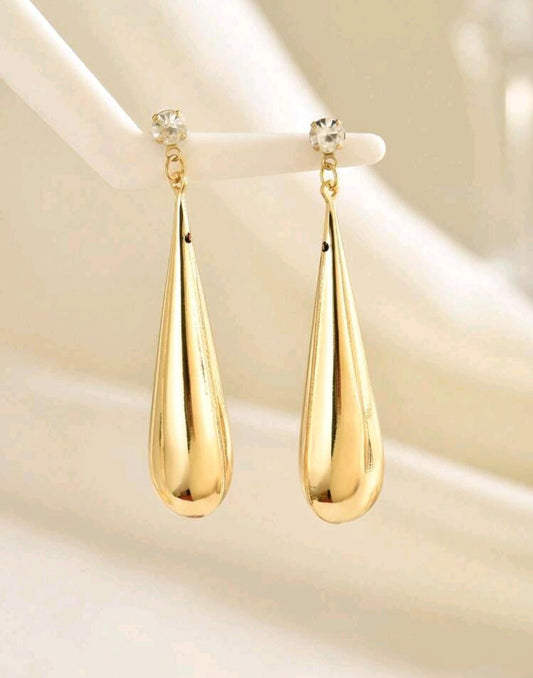 Droplet fashion earring
