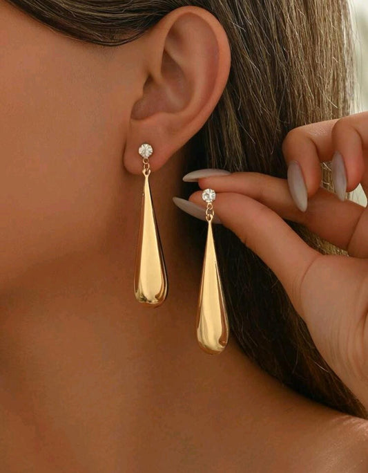 Droplet fashion earring